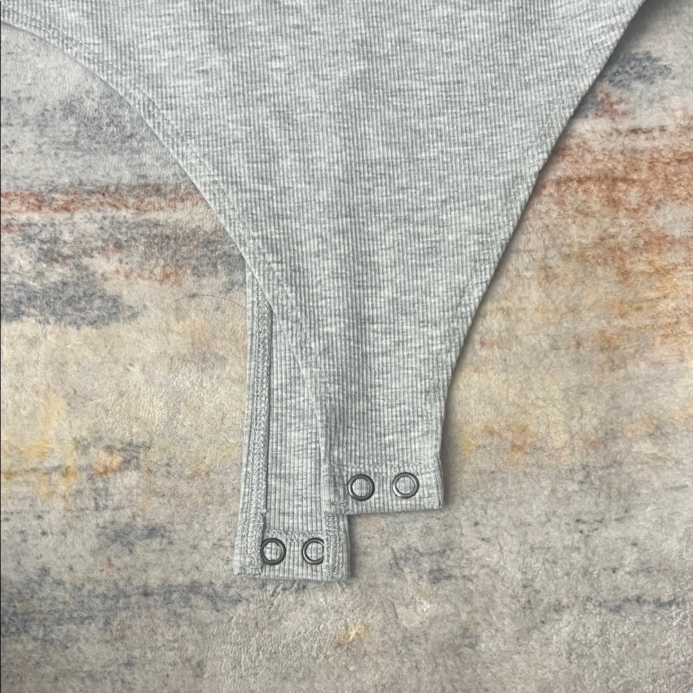 (022)American Eagle Outfitters Gray Sleeveless Bodysuit - Picture 4 of 5